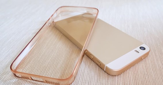 how to clean a clear phone case