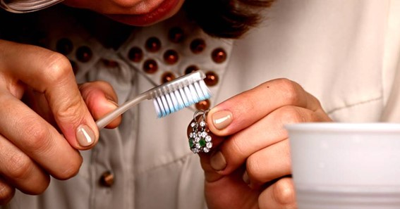 how to clean diamond earrings